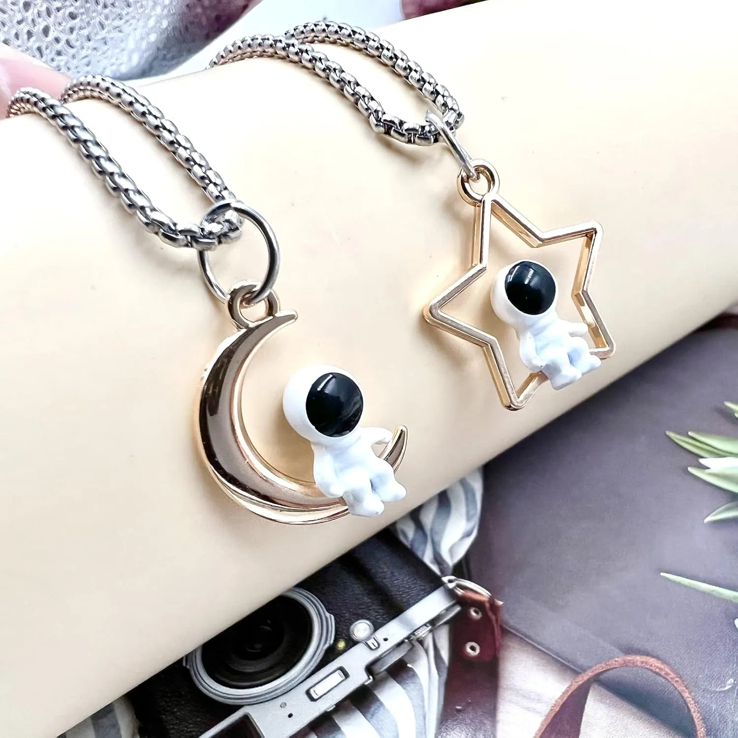 Couples Astronaut Pendant Necklaces,2Pcs Spaceman Promise Mutual Attraction Matching Jewelry Valentine's Day Gift for Husband Wife