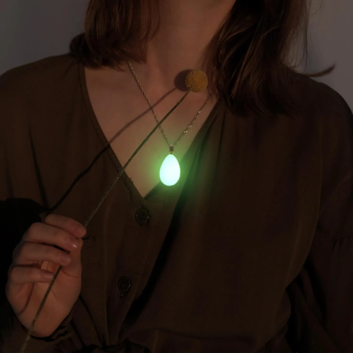 Glow Dark Pendant Necklaces for Women Moon Luminous Fluorescent Crystal Necklaces Fashion Jewelry Halloween Party Gifts