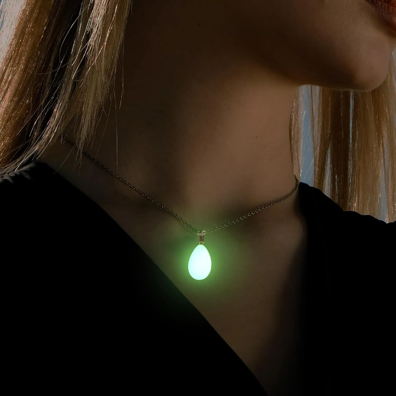 Glow Dark Pendant Necklaces for Women Moon Luminous Fluorescent Crystal Necklaces Fashion Jewelry Halloween Party Gifts