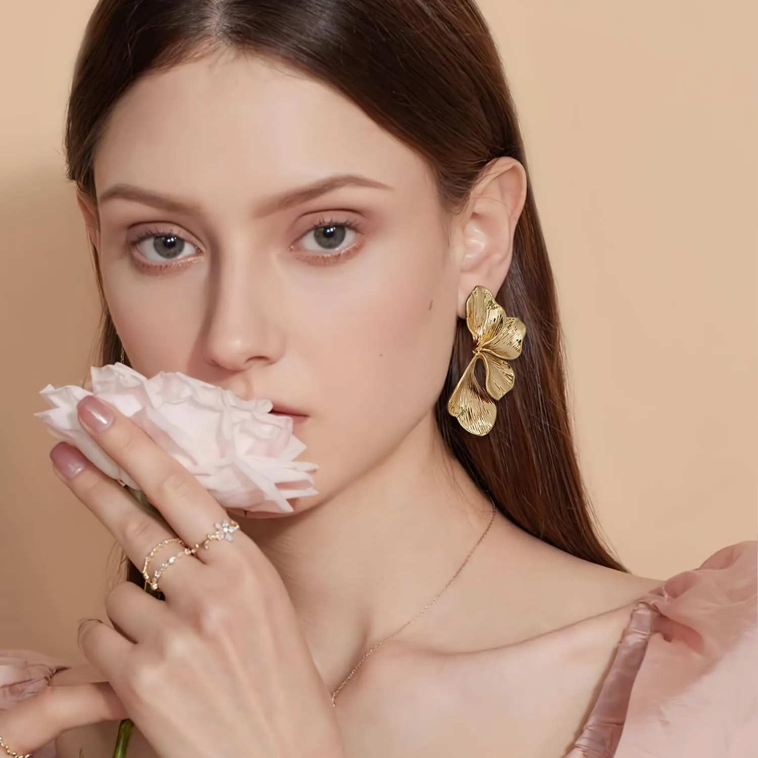 Gold Statement Earrings for Women Dainty Gold Flower Earrings Elegant Floral Statement Earrings Chunky Leaf Fan Shape Drop Earrings for Women Trendy