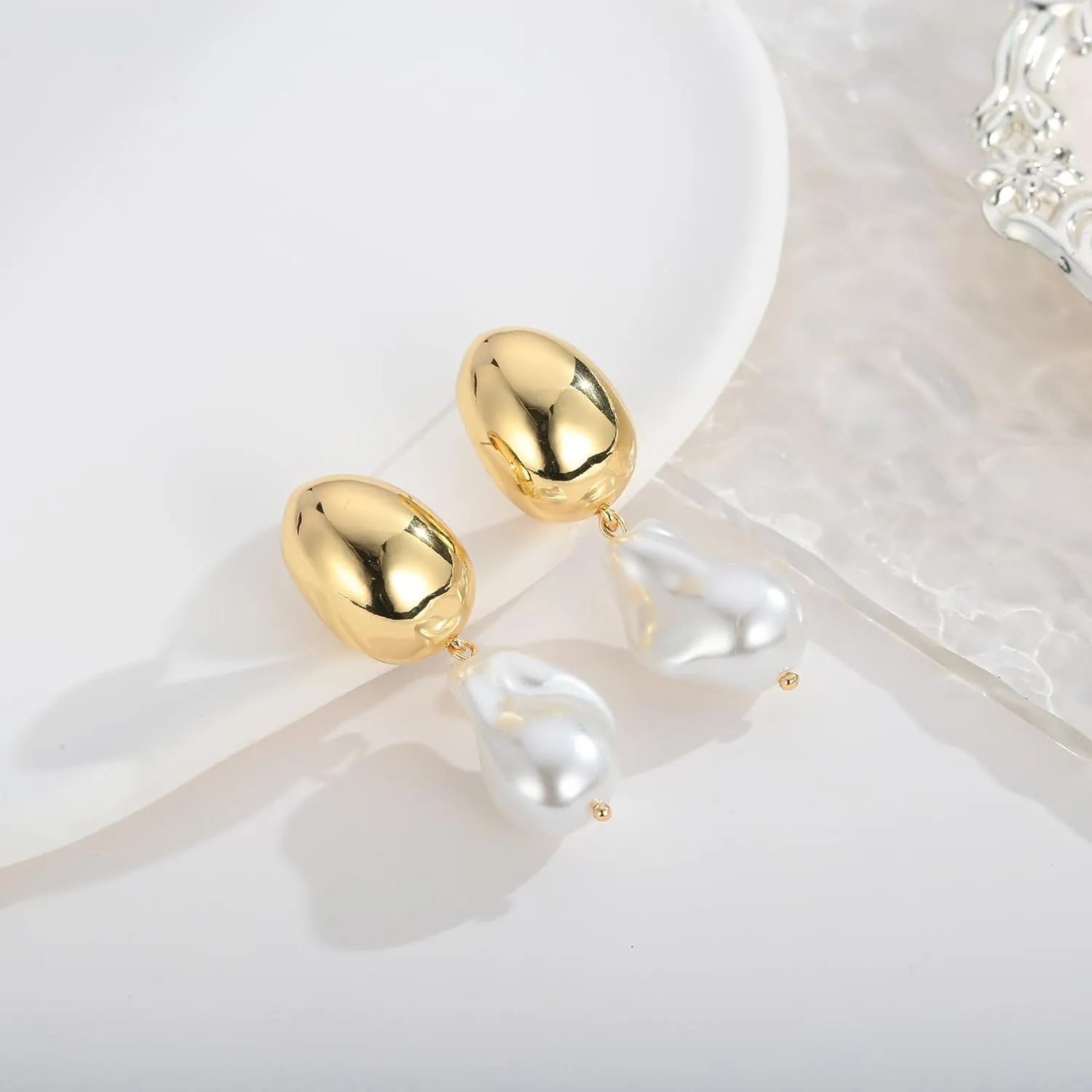 Pearl Drop Earrings for Women Vintage Statement Gold Pearl Dangle Earrings Chunky Earrings Fashion Jewelry