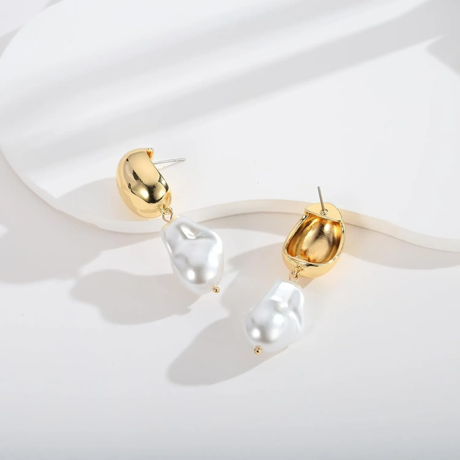 Pearl Drop Earrings for Women Vintage Statement Gold Pearl Dangle Earrings Chunky Earrings Fashion Jewelry