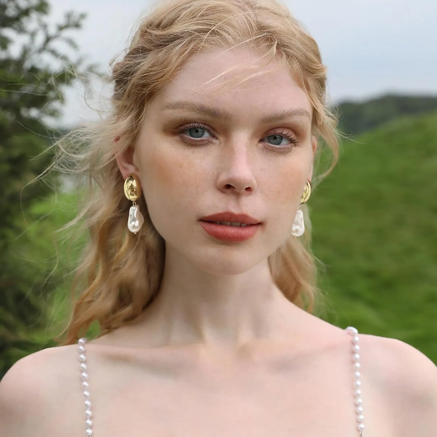 Pearl Drop Earrings for Women Vintage Statement Gold Pearl Dangle Earrings Chunky Earrings Fashion Jewelry