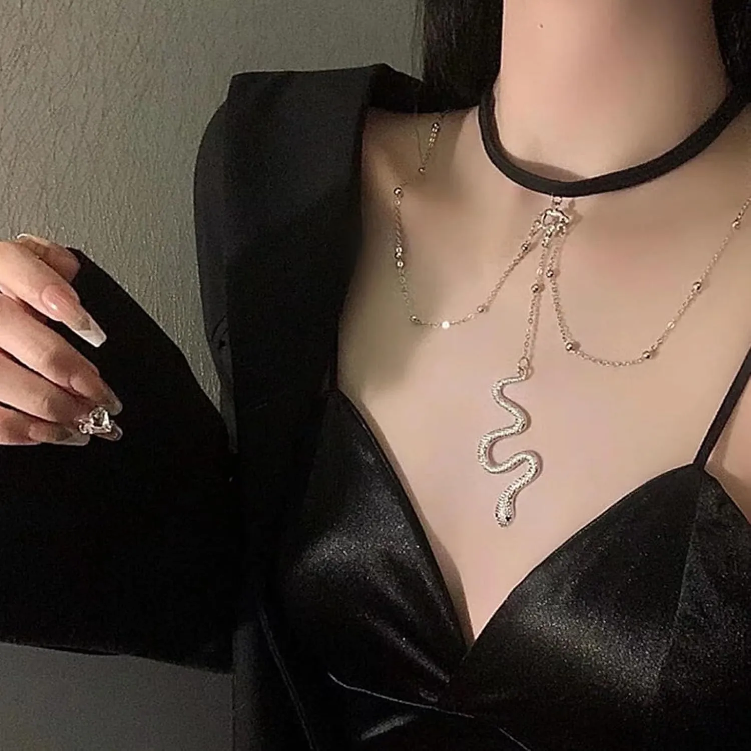 Punk Gold Snake Necklace Choker Pendant for Women Snake Leg Chains,Y2k Snake Layered Necklaces Body Chains Thigh Chains for Summer Beach Accessories
