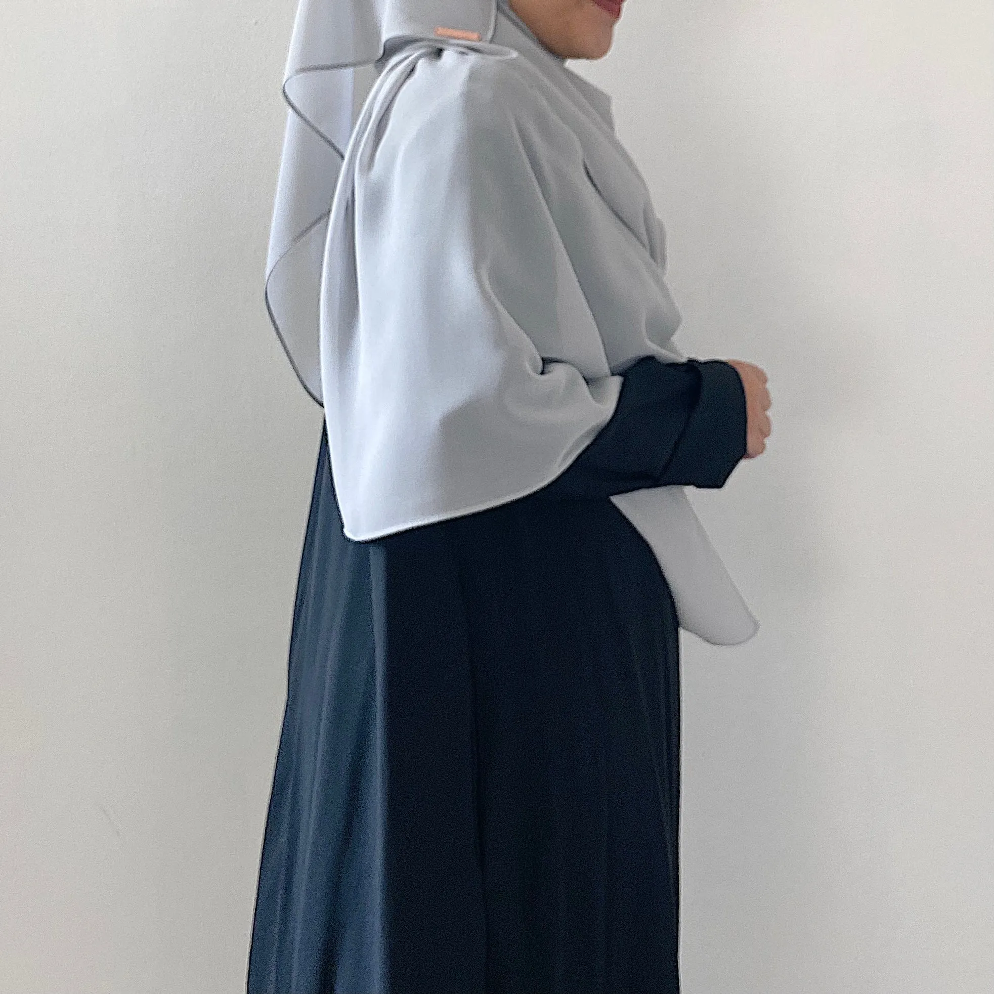 Tie-Back Shawl : Light Grey
