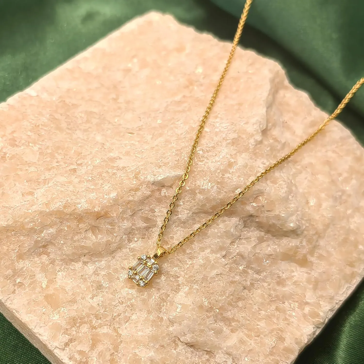 Zeffy Diamond Necklaces for Women, Dainty Gold Necklace 18k Gold Plated Layered Necklaces Simple Gold CZ Diamond Pendant Necklaces for Women Trendy Jewelry Gifts for Girls